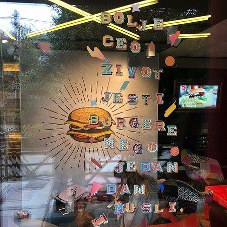 Collina Burgers & Pancakes